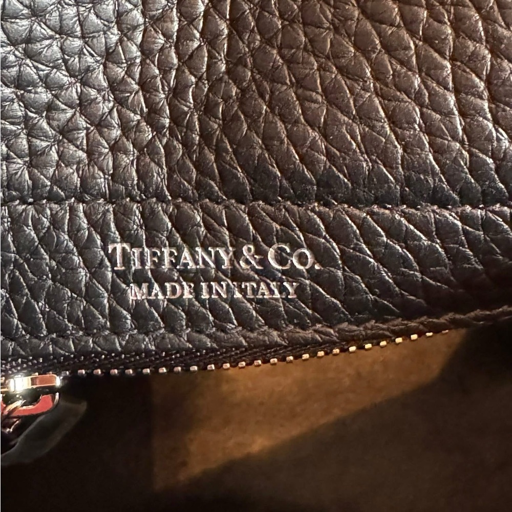 BNWOT VIRAL T&C Heart Leather Bag – Return to Tiffany Black Lowest Price 🖤 - Picture 14 of 16